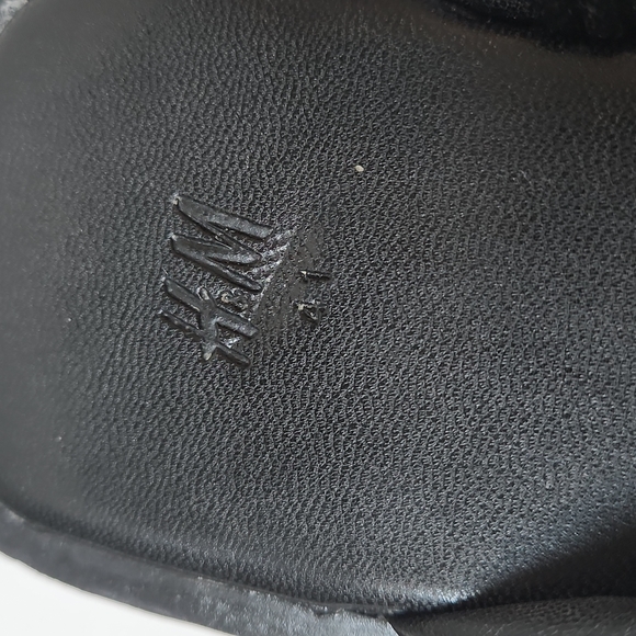 H&M Slides Size 41 - Picture 8 of 8
